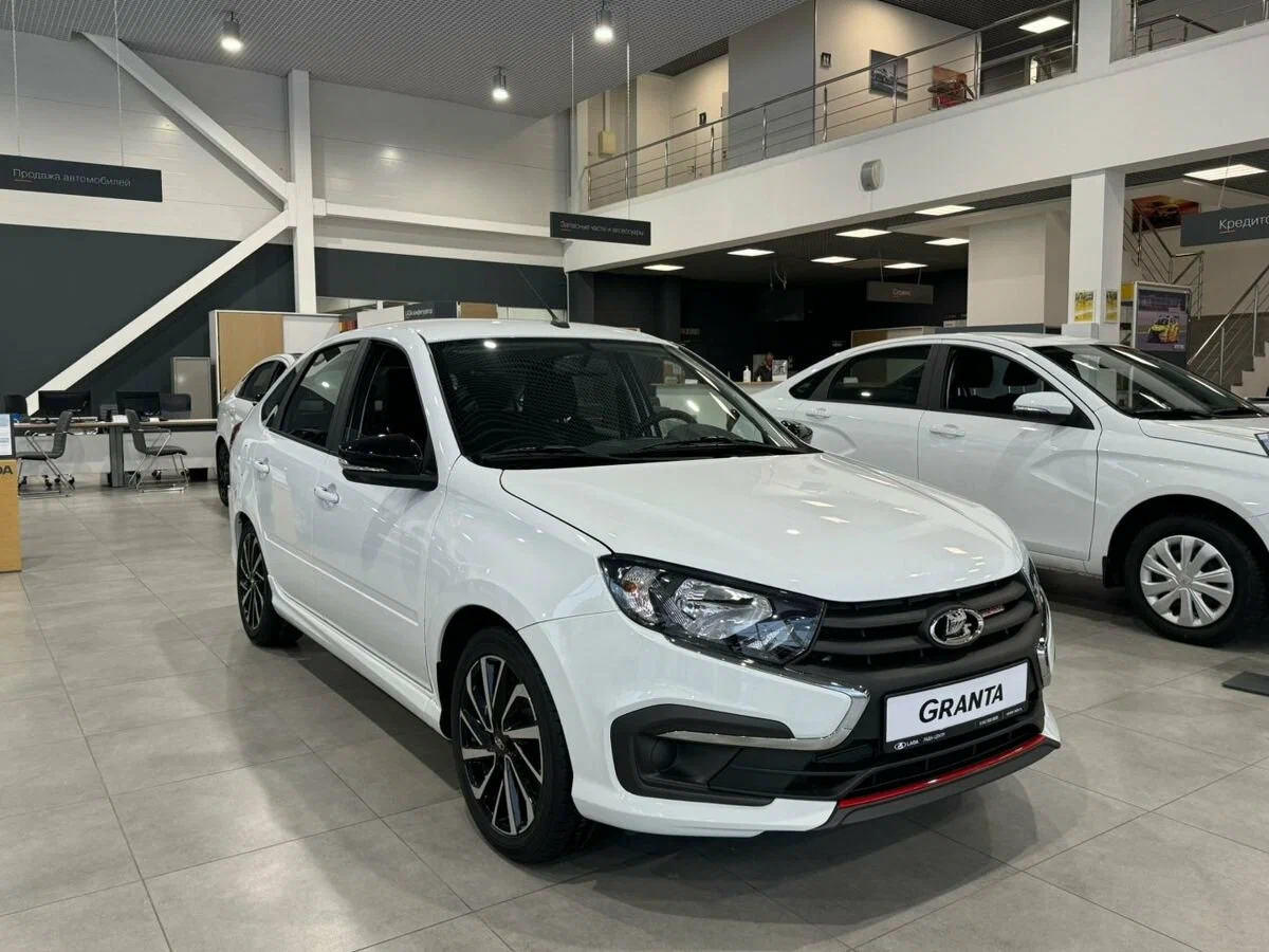 Lada Granta Sport Лифтбек с автосалона по цене от 790 000 рублей