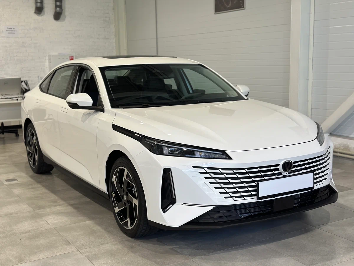 Changan Lamore с автосалона по цене от 1 590 000 рублей